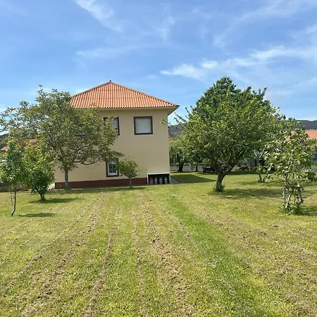 Grupo Gontad Casa Outrabanda 1 * Ponteceso